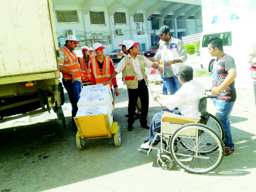 الهلال الأحمر الكويتي توزع 800 سلة غذائية على ذوي الاحتياجات الخاصة بالعراق 